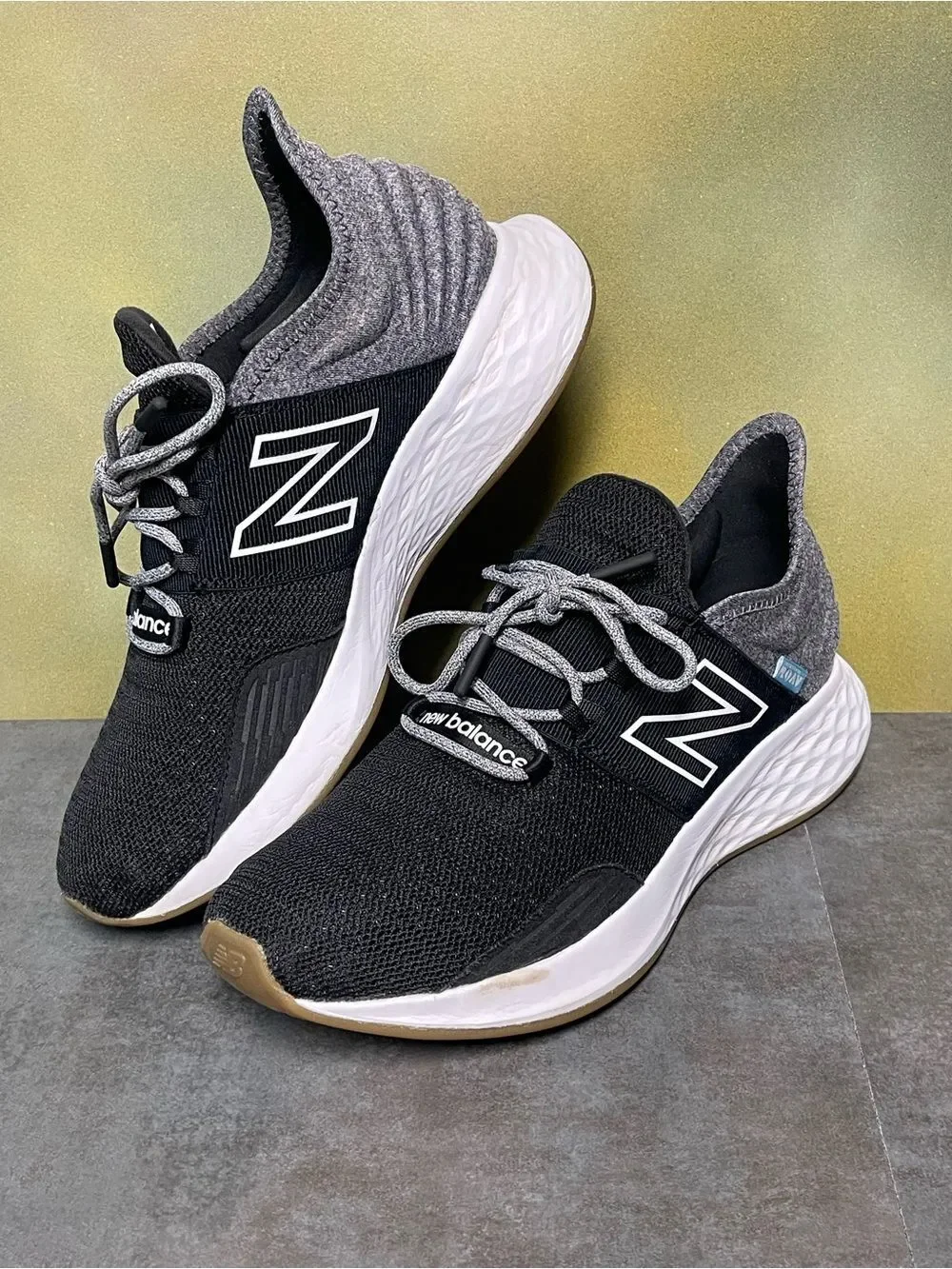 New Balance Women's Fresh Foam Roav T-Shirt Black/Gray Sneakers Size 9.5B